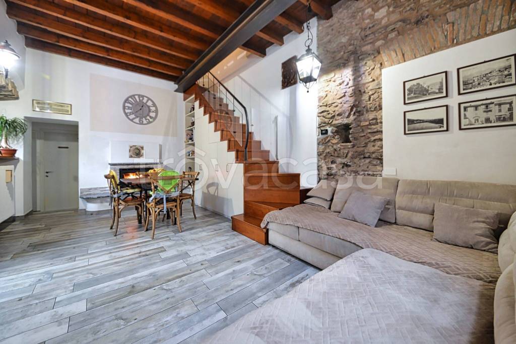 appartamento in vendita ad Eupilio