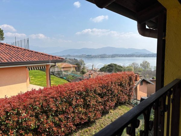 appartamento in vendita ad Eupilio in zona Penzano