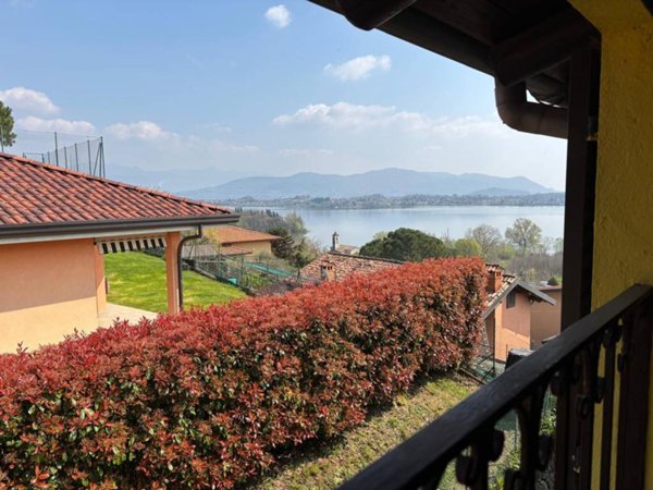 appartamento in vendita ad Eupilio in zona Penzano