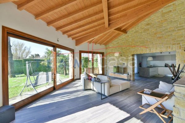 casa indipendente in vendita ad Eupilio