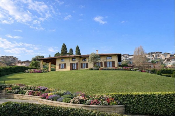 casa indipendente in vendita ad Eupilio