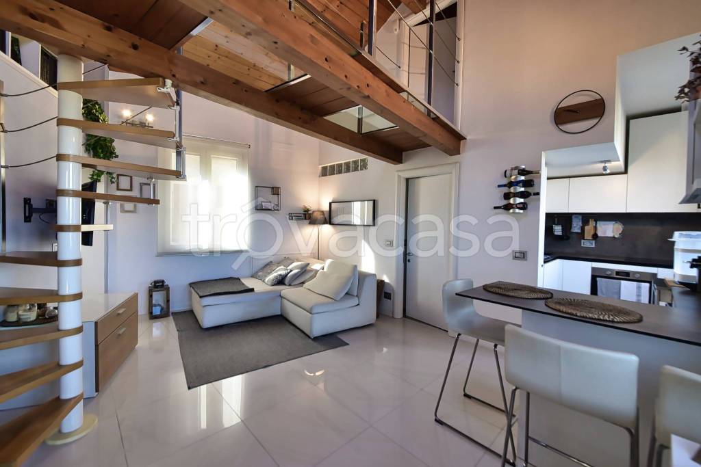 appartamento in vendita ad Eupilio in zona Penzano