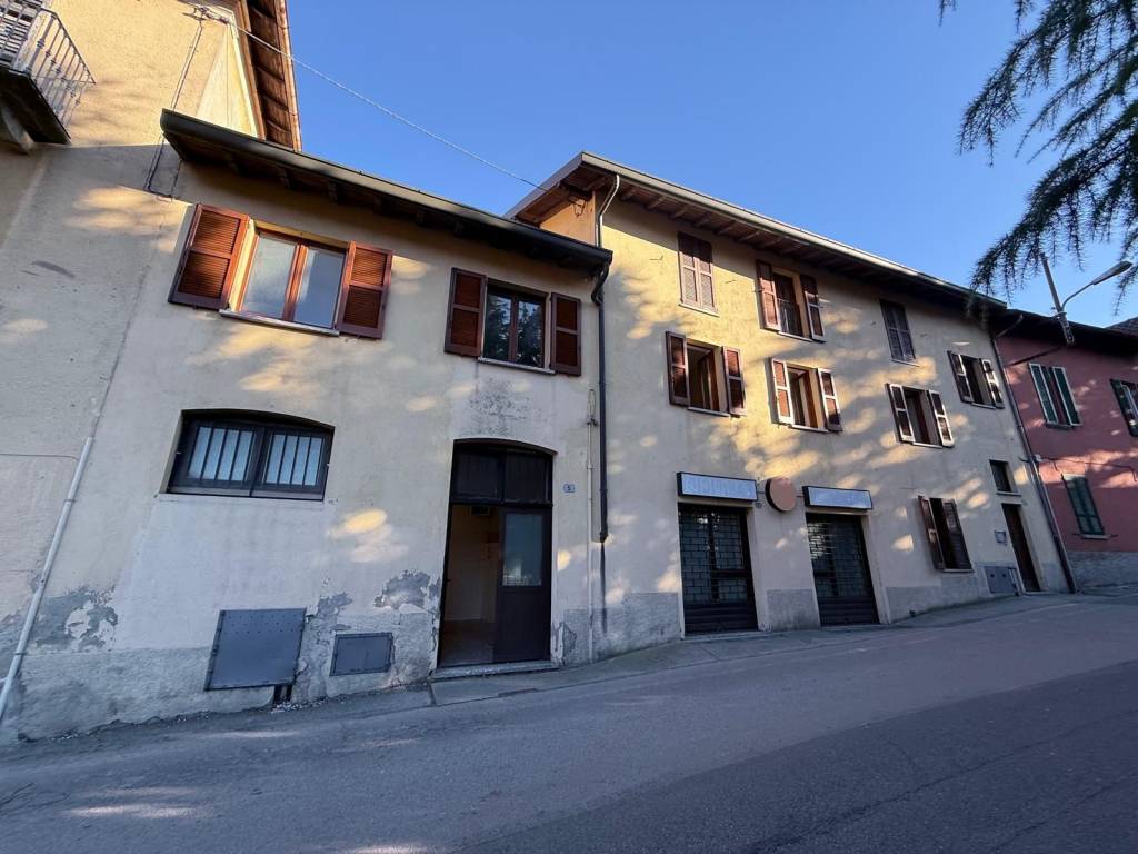 appartamento in vendita ad Eupilio in zona Carella