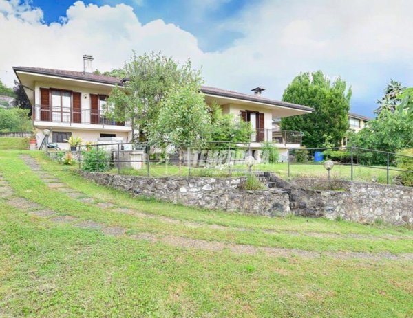 casa indipendente in vendita ad Eupilio in zona Penzano