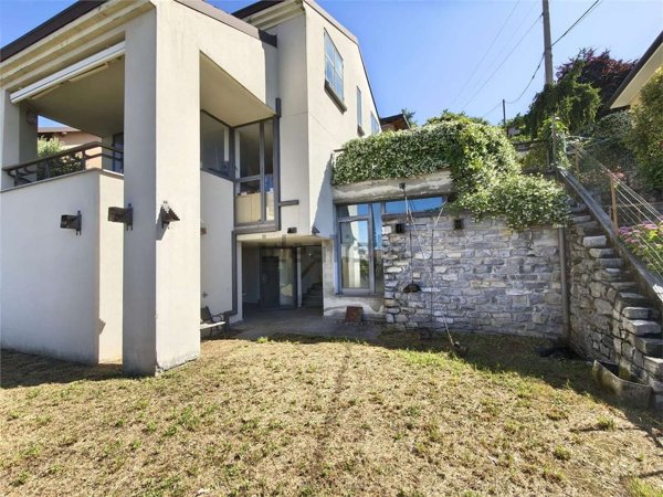 casa indipendente in vendita ad Eupilio