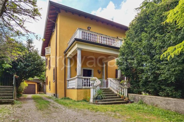 casa indipendente in vendita ad Eupilio in zona Corneno