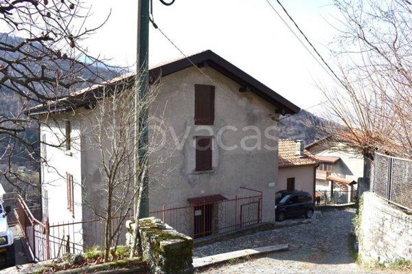 appartamento in vendita a Faggeto Lario in zona Lemna