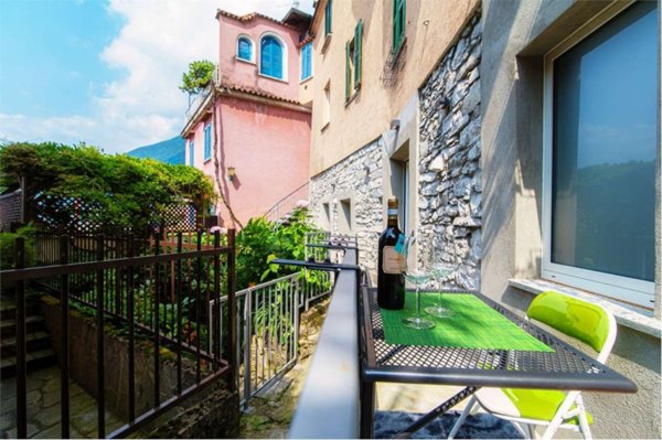 appartamento in vendita a Faggeto Lario in zona Riva