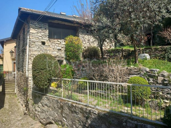 casa indipendente in vendita a Faggeto Lario in zona Lemna