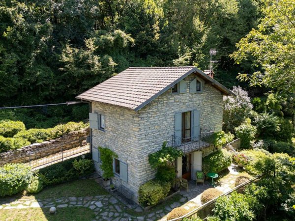 casa indipendente in vendita a Faggeto Lario in zona Palanzo