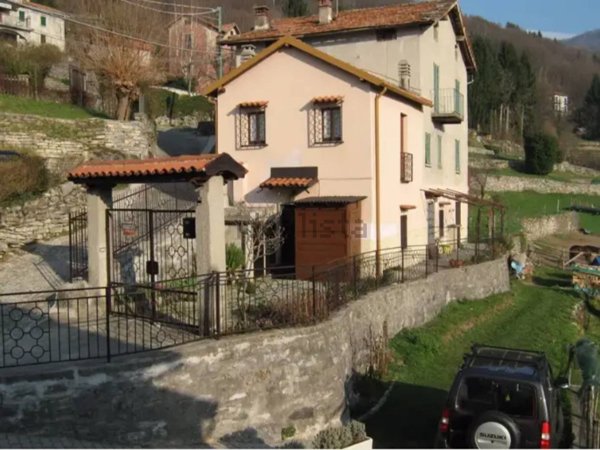 appartamento in vendita a Faggeto Lario in zona Lemna