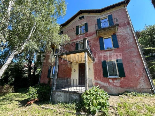 casa indipendente in vendita a Faggeto Lario in zona Lemna