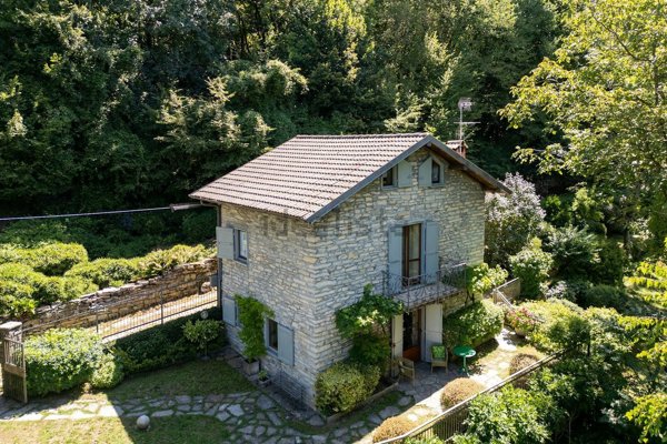 appartamento in vendita a Faggeto Lario in zona Palanzo