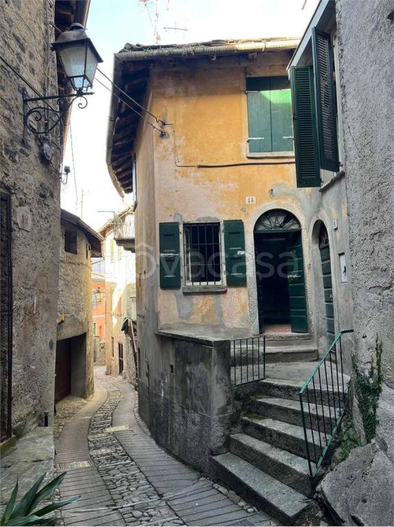 casa indipendente in vendita a Faggeto Lario in zona Molina
