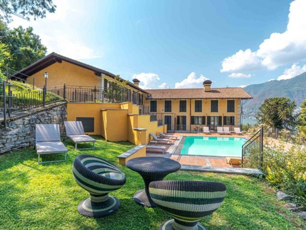 appartamento in vendita a Faggeto Lario in zona Riva