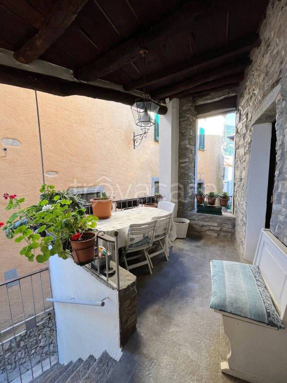 appartamento in vendita a Faggeto Lario in zona Molina