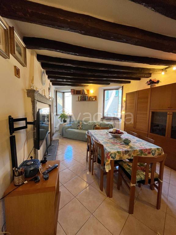 appartamento in vendita a Faggeto Lario in zona Molina