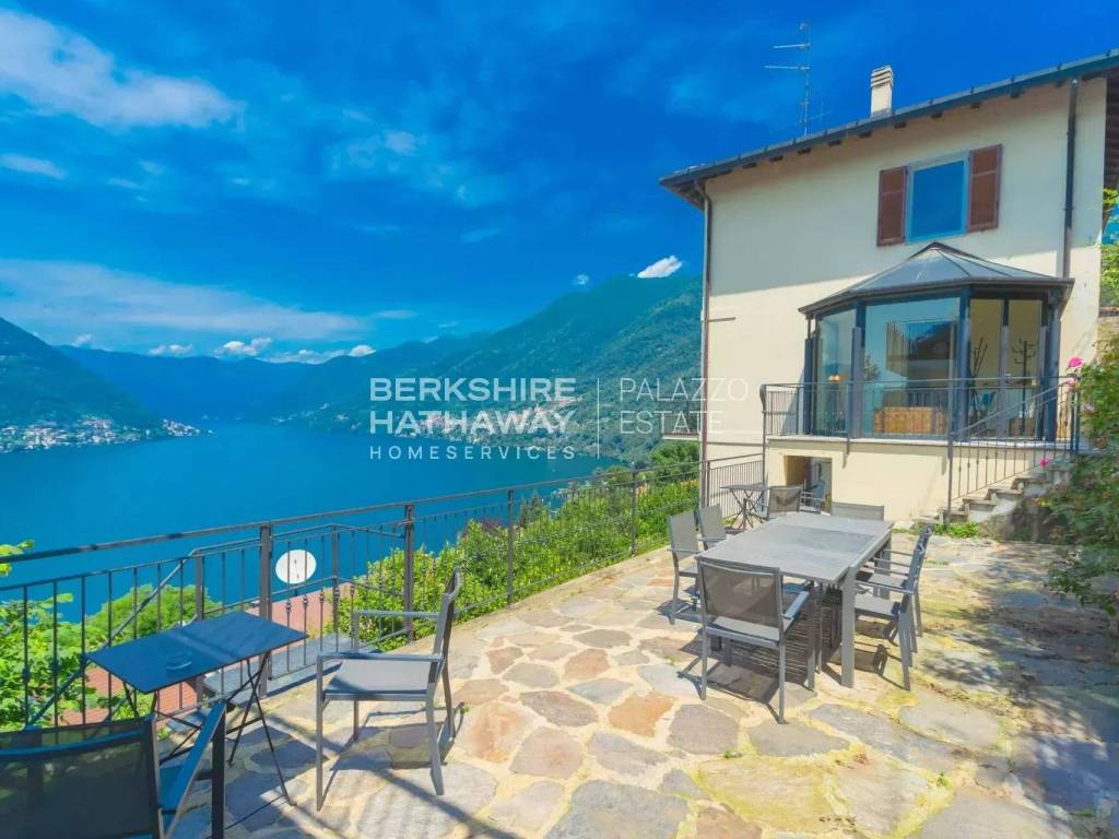 casa indipendente in vendita a Faggeto Lario in zona Riva