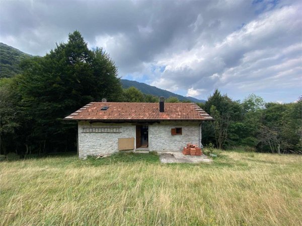 negozio in vendita a Faggeto Lario in zona Lemna