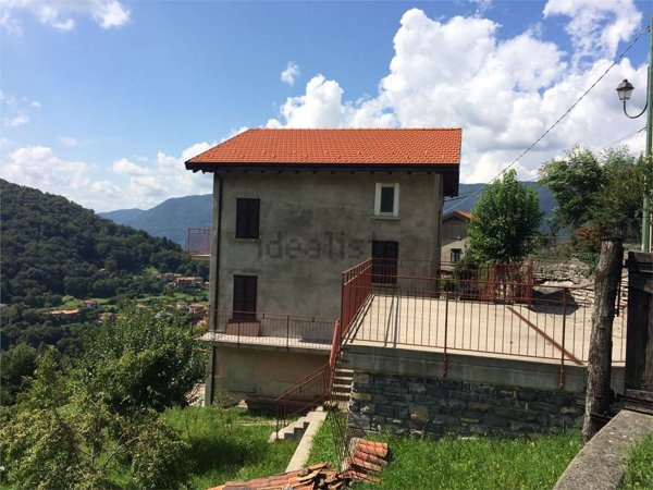 appartamento in vendita a Faggeto Lario in zona Lemna