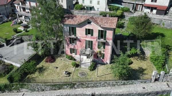 casa indipendente in vendita a Faggeto Lario in zona Lemna