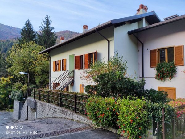 appartamento in vendita a Faggeto Lario in zona Lemna