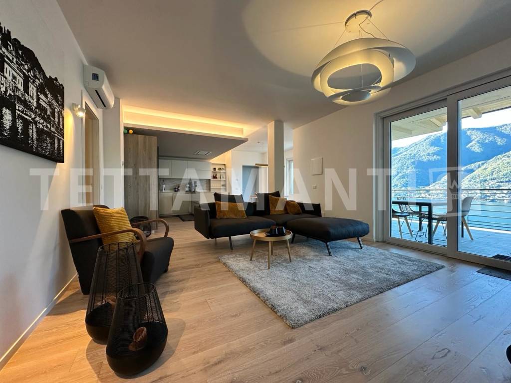 appartamento in vendita a Faggeto Lario in zona Riva
