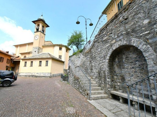 casa indipendente in vendita a Faggeto Lario in zona Lemna