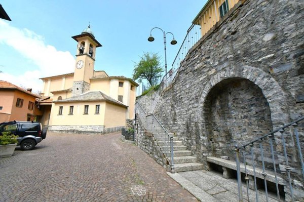 casa indipendente in vendita a Faggeto Lario in zona Lemna