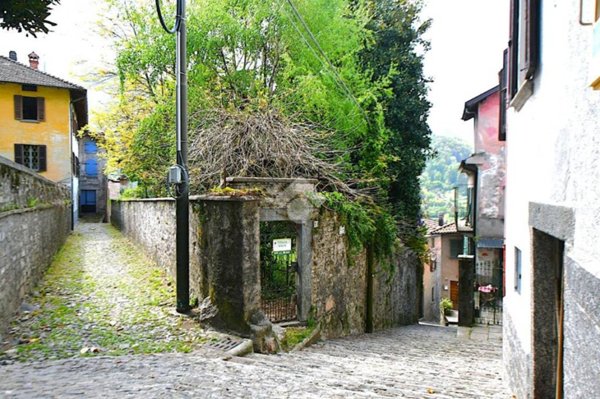 appartamento in vendita a Faggeto Lario in zona Lemna