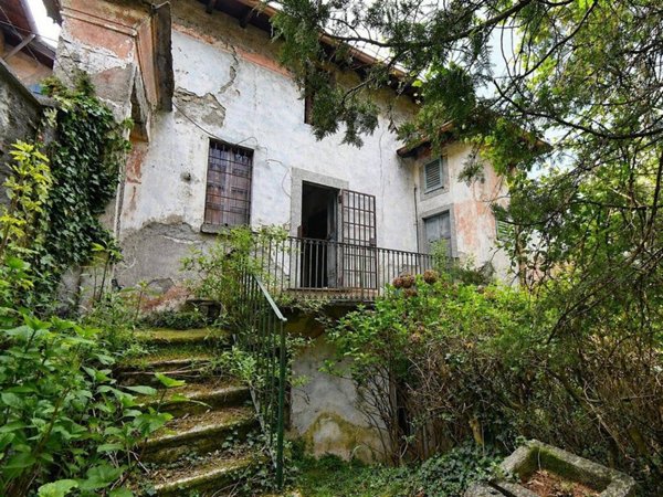 appartamento in vendita a Faggeto Lario in zona Lemna