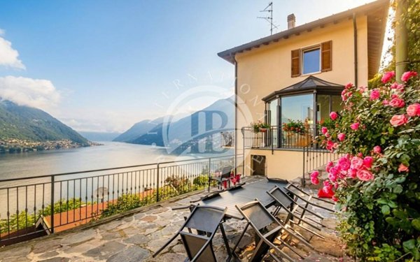 casa indipendente in vendita a Faggeto Lario in zona Molina