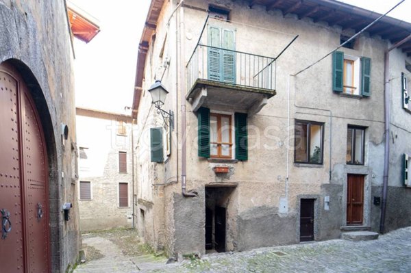 casa indipendente in vendita a Faggeto Lario in zona Molina