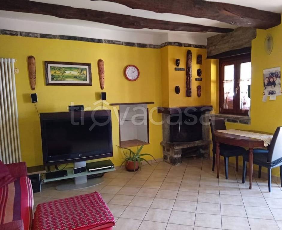 casa indipendente in vendita a Faggeto Lario in zona Lemna