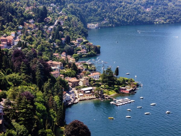 appartamento in vendita a Faggeto Lario in zona Riva