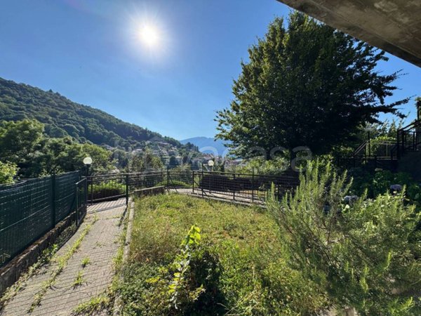 appartamento in vendita a Faggeto Lario in zona Lemna