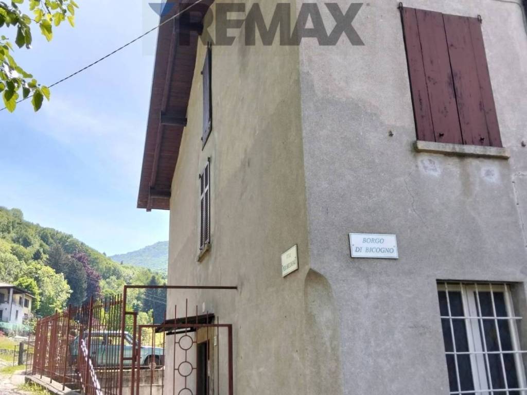 appartamento in vendita a Faggeto Lario in zona Lemna