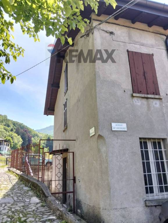 appartamento in vendita a Faggeto Lario in zona Lemna