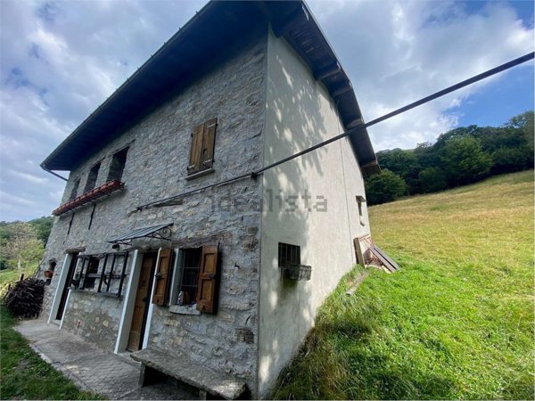 casale in vendita a Faggeto Lario in zona Lemna