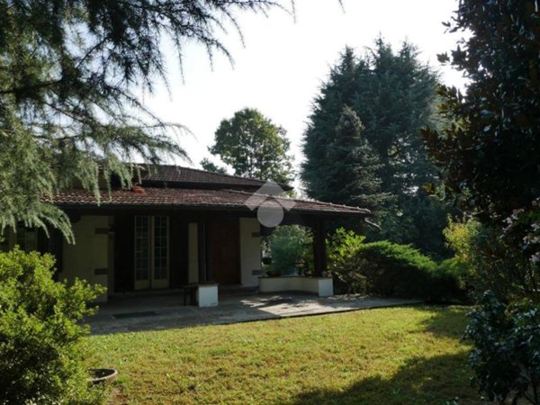 casa indipendente in vendita a Faloppio in zona Gaggino
