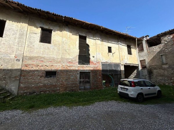 appartamento in vendita a Faloppio in zona Camnago