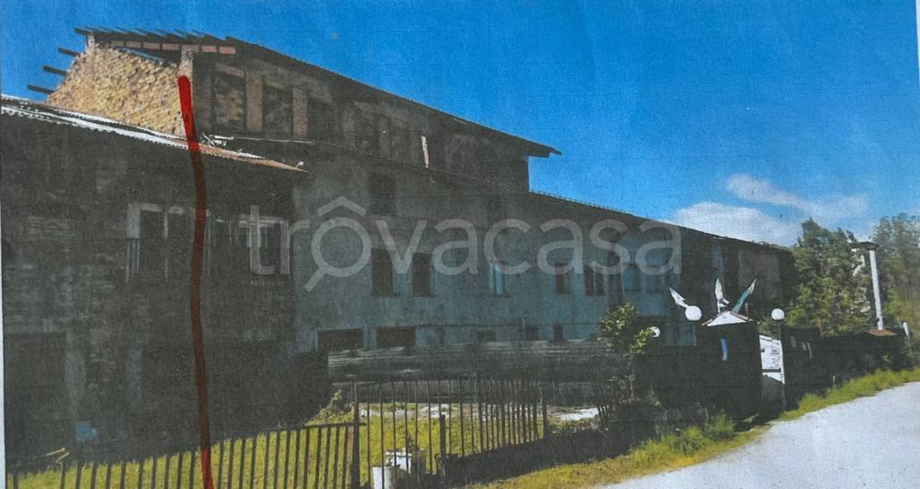 locale commerciale in vendita a Faloppio