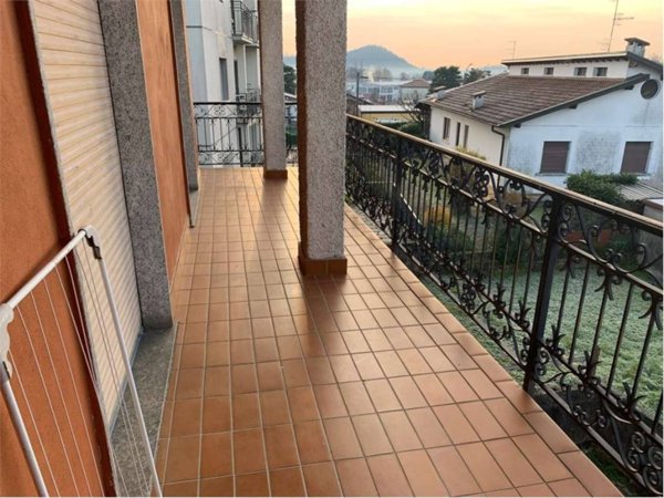 appartamento in vendita a Faloppio in zona Camnago