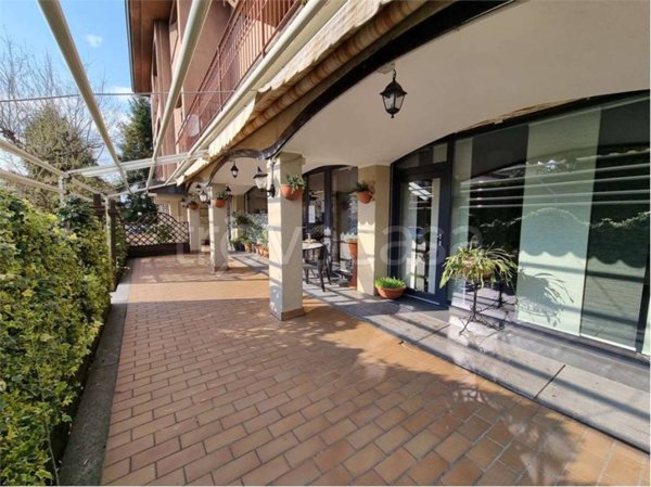 negozio in vendita a Faloppio