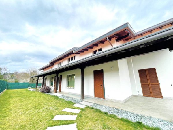 casa indipendente in vendita a Faloppio