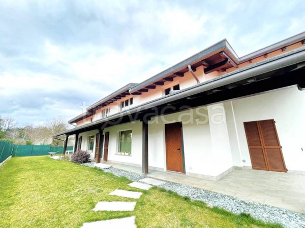 casa indipendente in vendita a Faloppio