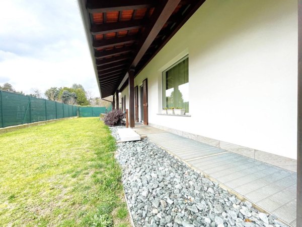 casa indipendente in vendita a Faloppio