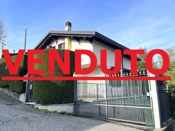 casa indipendente in vendita a Faloppio