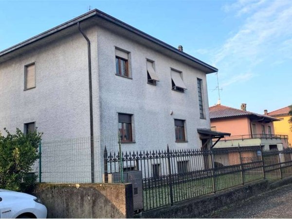 casa indipendente in vendita a Faloppio in zona Camnago