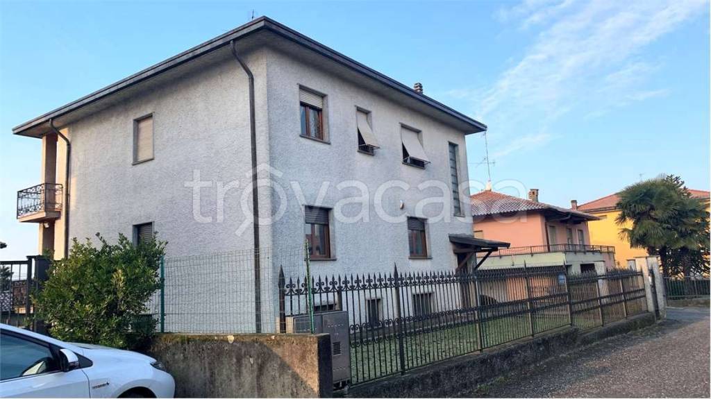 casa indipendente in vendita a Faloppio